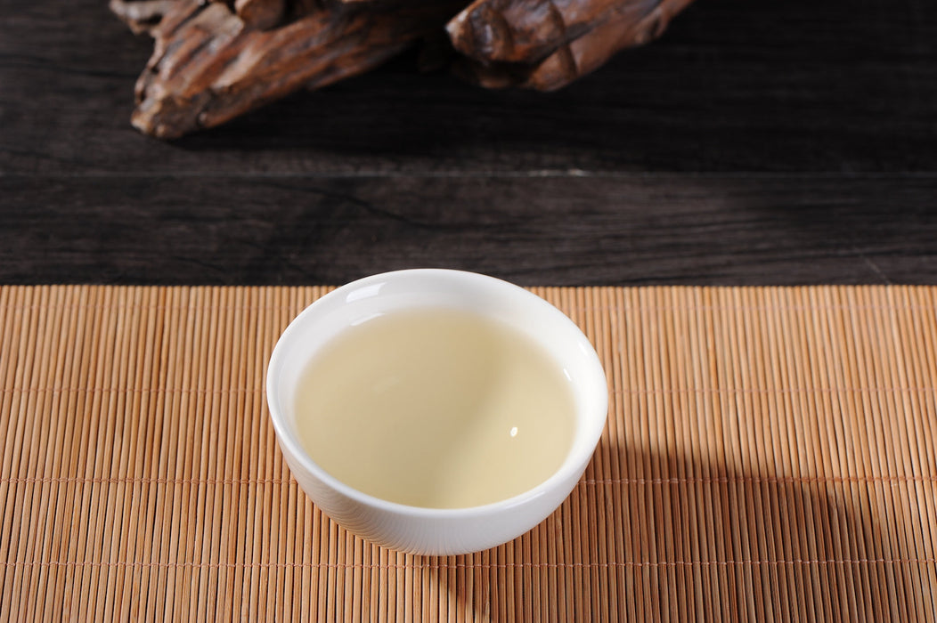 Fuding Shou Mei White Tea in King Orange | Yunnan Sourcing Tea Shop