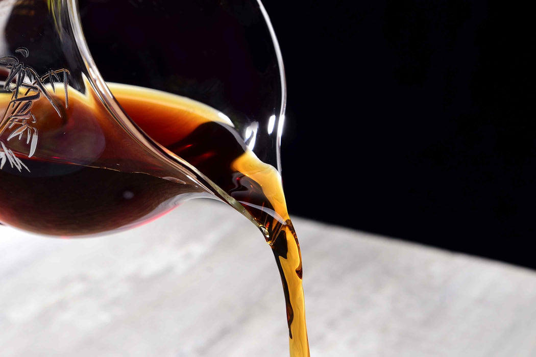 Bamboo Motif Glass Cha Hai with Wooden Handle | Yunnan Sourcing Tea Shop