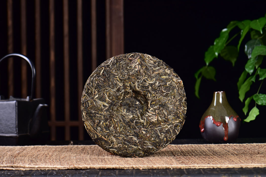 2024 Yunnan Sourcing "Xin Ban'e" Raw Pu-erh Tea Cake