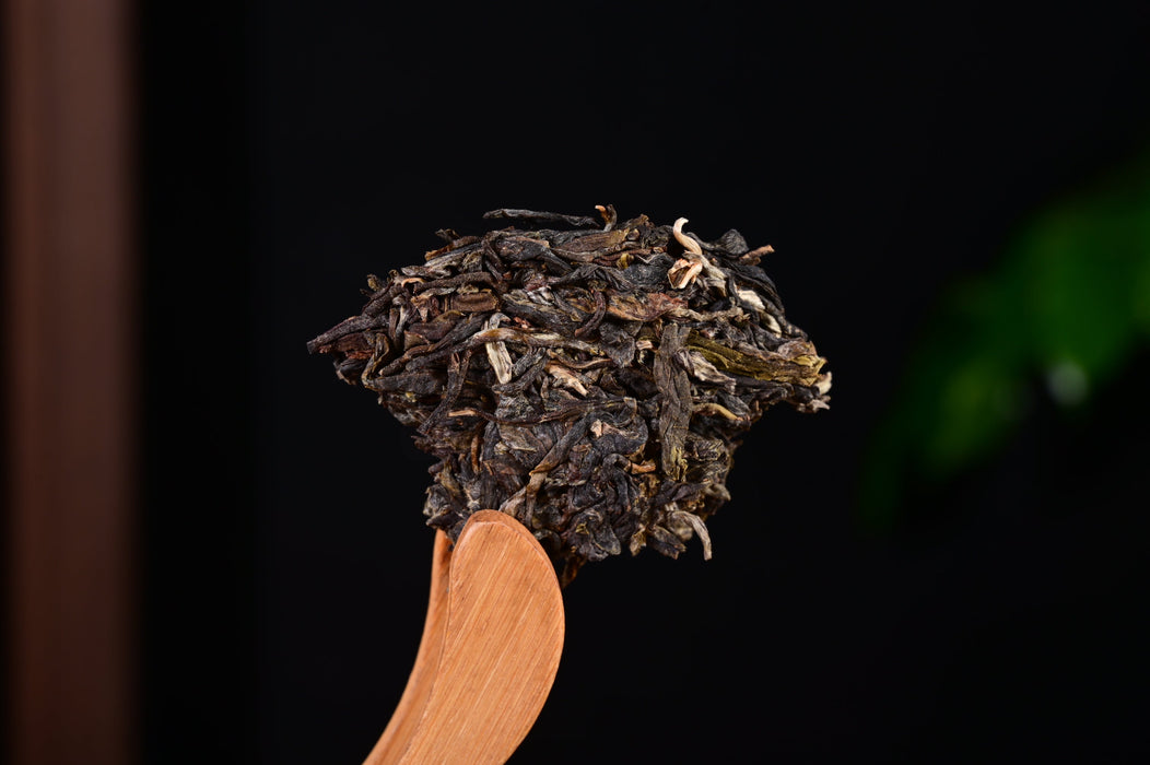 2024 Yunnan Sourcing "Xi Niu Tang Pasha" Raw Pu-erh Tea Cake