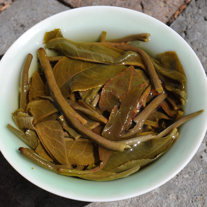 2016 Yunnan Sourcing "Gu Shu Bai Cha" Old Arbor Raw Pu-erh Tea Cake