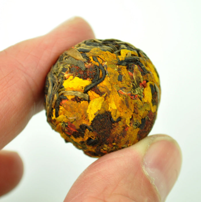 Snow Chrysanthemum Flowers and Big Snow Mountain Black Tea Dragon Ball