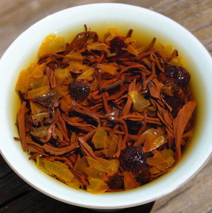 Snow Chrysanthemum Flowers and Big Snow Mountain Black Tea Dragon Ball