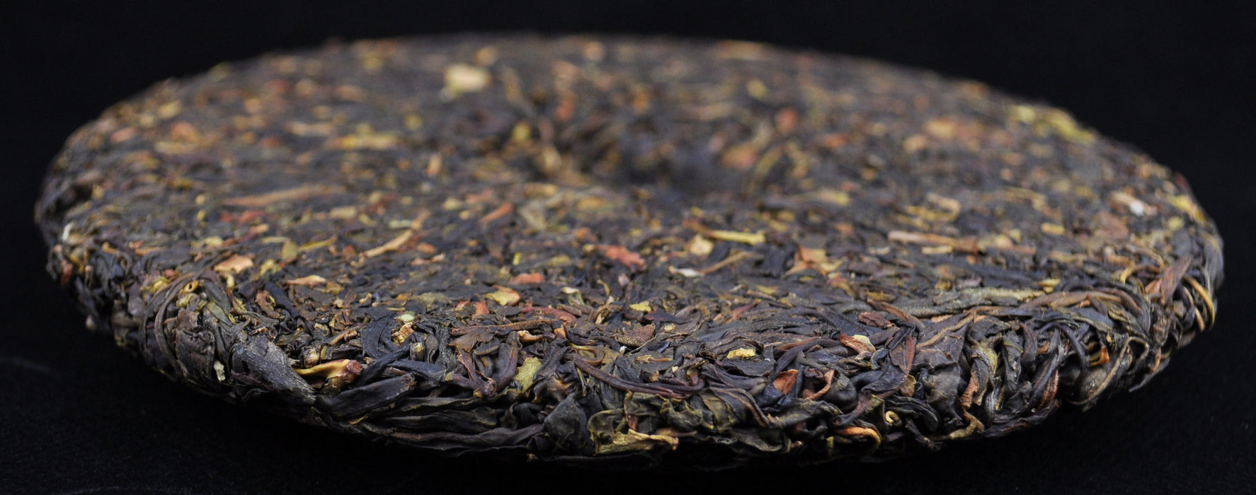 2014 Yunnan Sourcing Dehong Ye Sheng Cha Raw Pu-erh Tea Cake