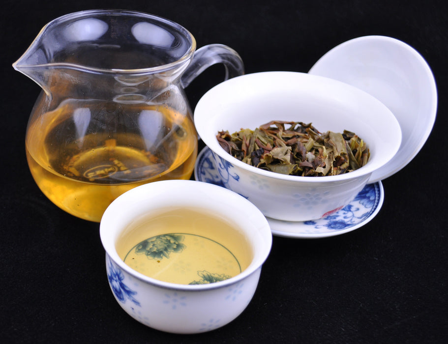 2014 Yunnan Sourcing Dehong Ye Sheng Cha Raw Pu-erh Tea Cake