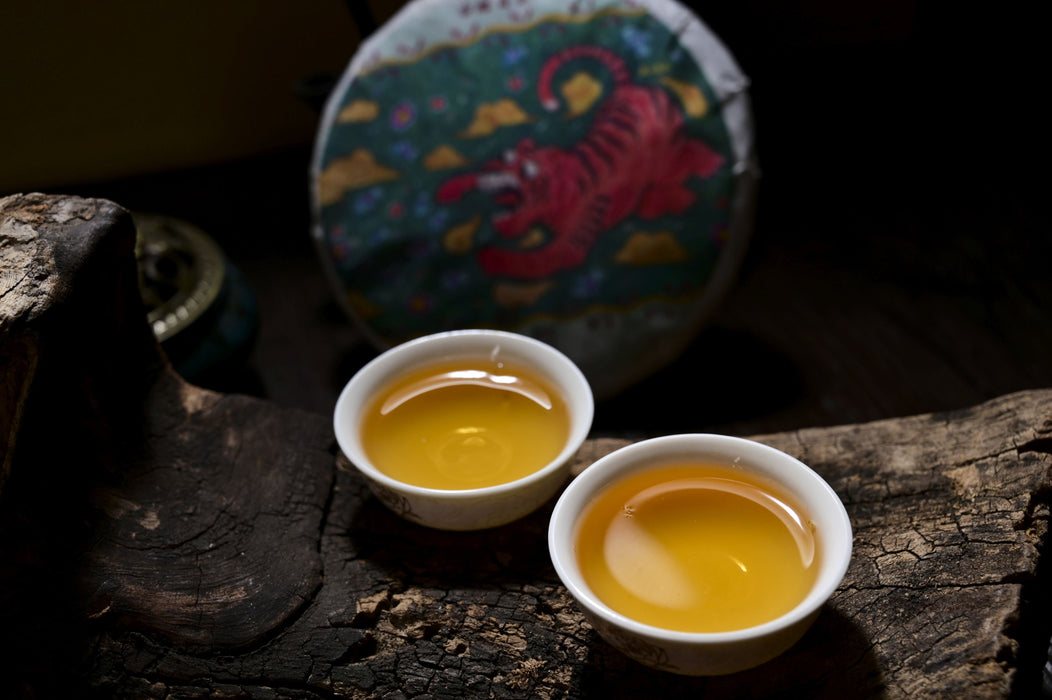 2022 Yunnan Sourcing "Man Gang Gu Shu Bai Cha" White Tea Cake
