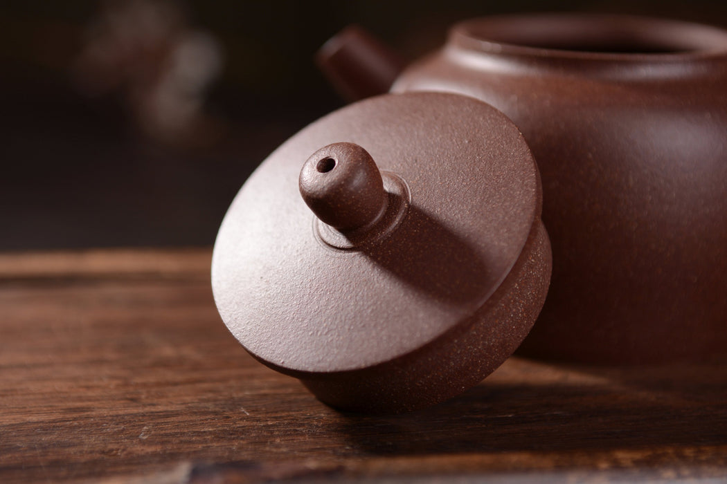 Hei Jin Gang Clay "DeZhong" Yixing Teapot * 140ml