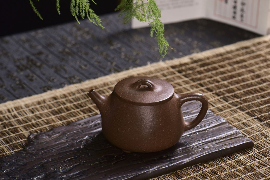 Wood Kiln Duan Ni Clay "Gao Shi PIao" Teapot by Zhao Li Hua